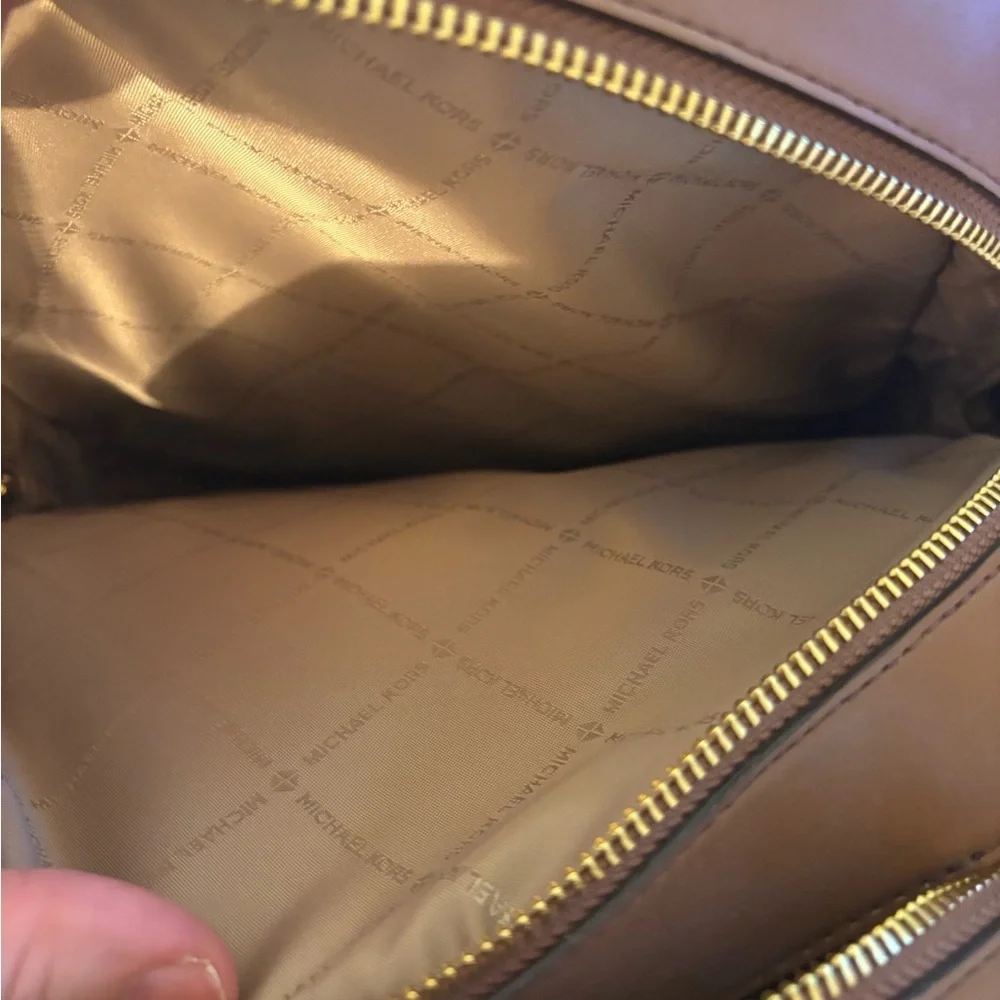 Michael kors logo leather backpack - Picture 3 of 6